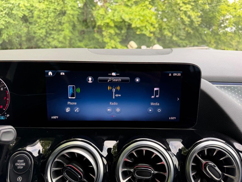 Mercedes-Benz GLA Vehicle Image 13