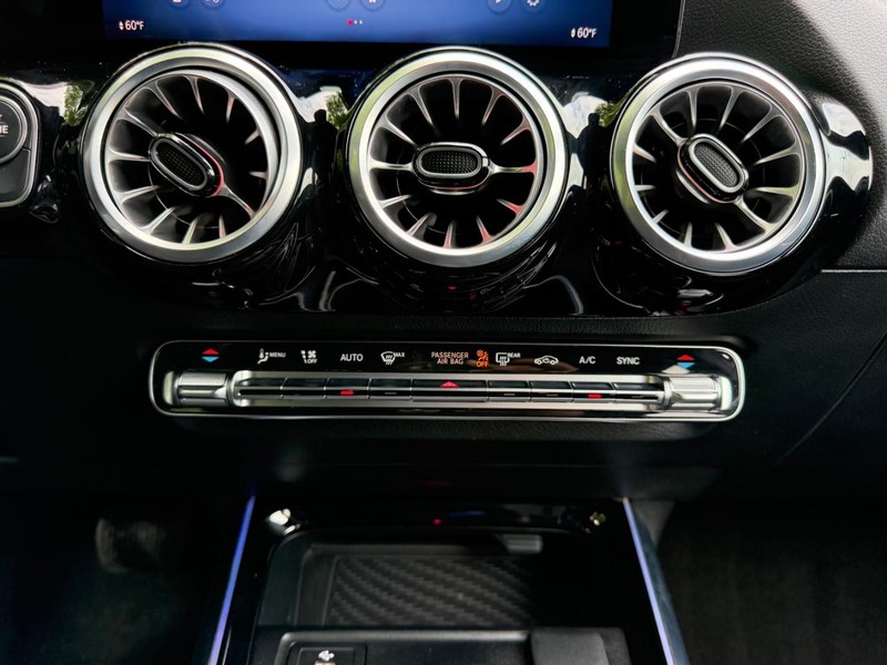 Mercedes-Benz GLA Vehicle Image 14