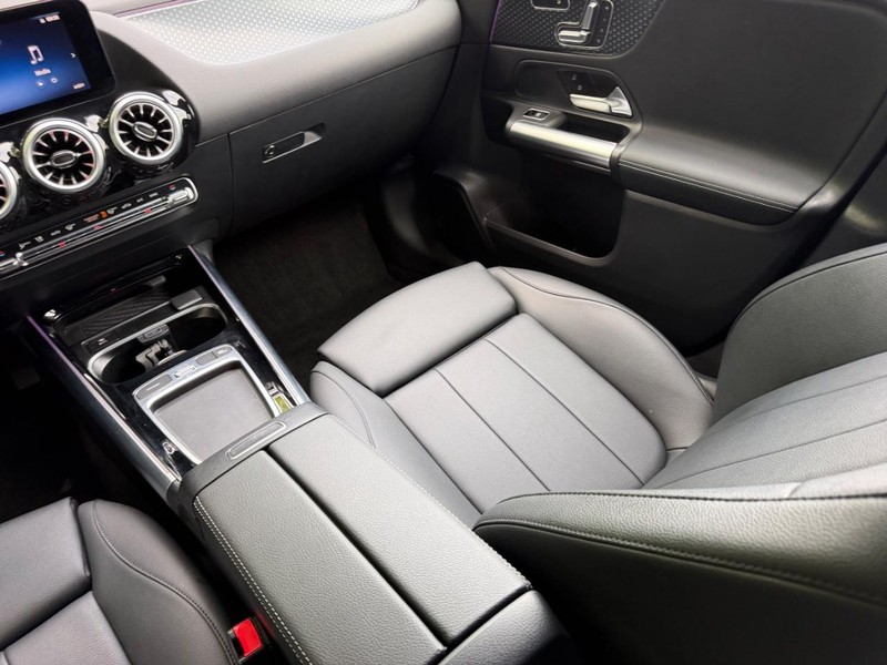 Mercedes-Benz GLA Vehicle Image 16