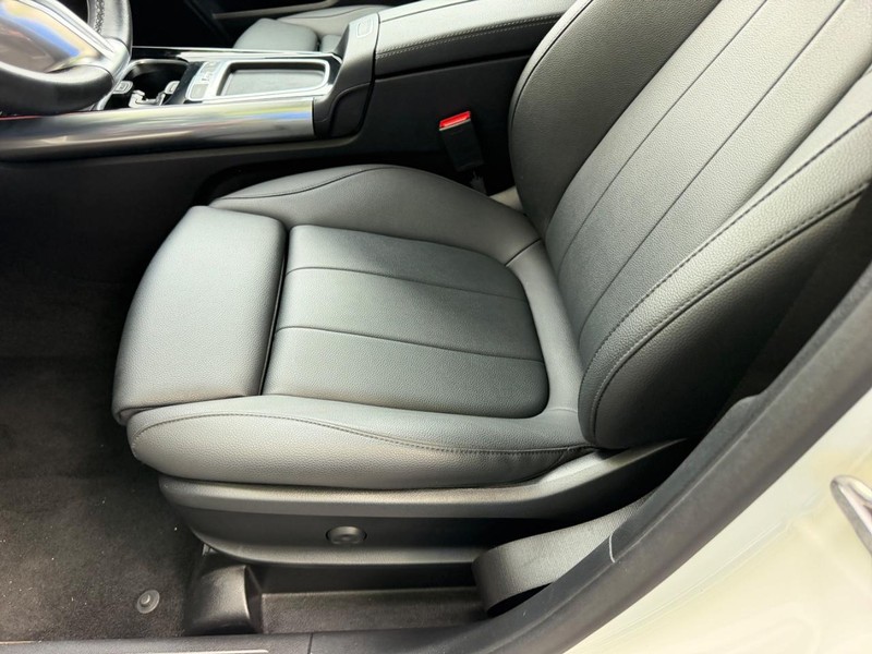 Mercedes-Benz GLA Vehicle Image 19