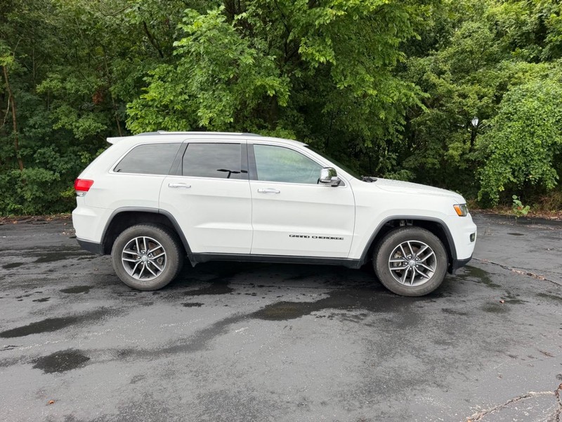 Jeep Grand Cherokee Vehicle Image 02