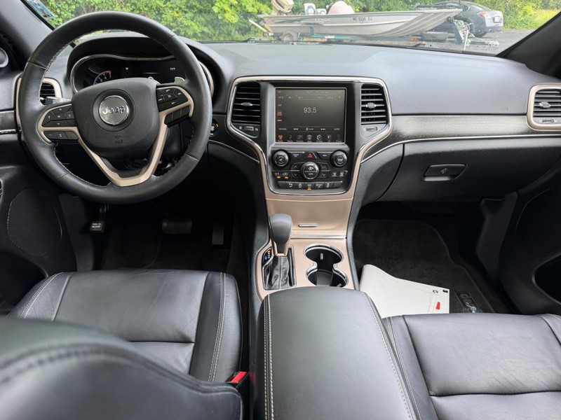 Jeep Grand Cherokee Vehicle Image 10