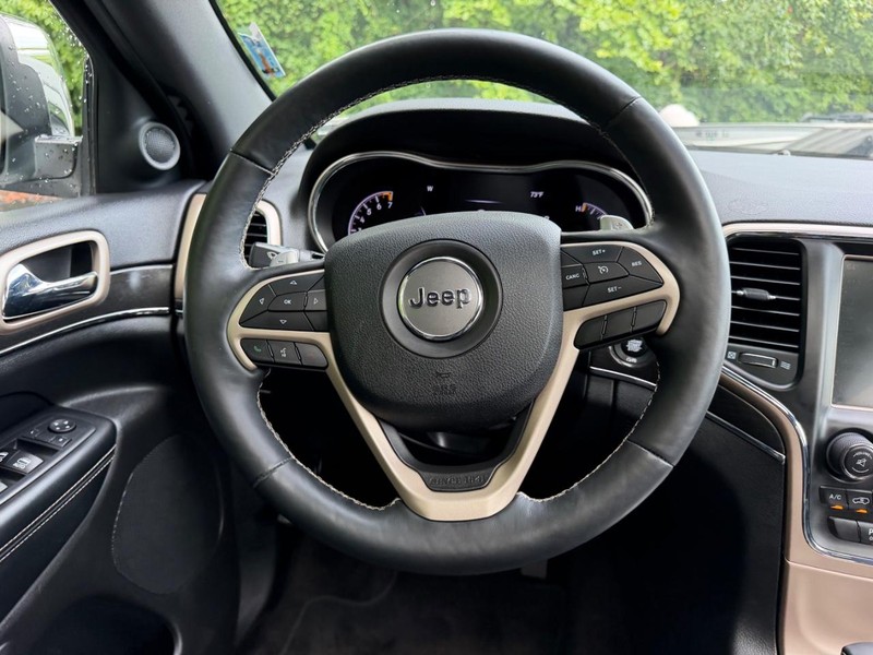 Jeep Grand Cherokee Vehicle Image 11