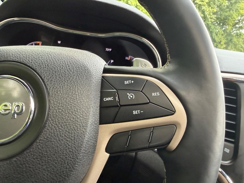 Jeep Grand Cherokee Vehicle Image 13