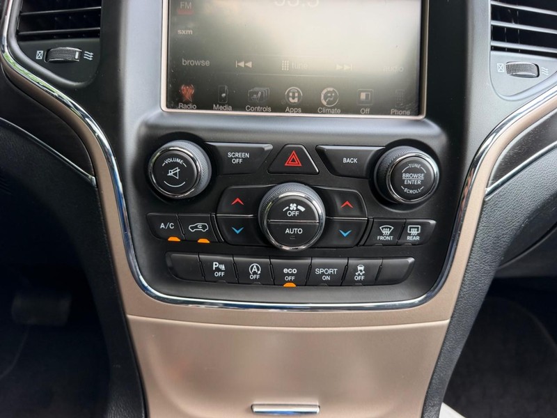Jeep Grand Cherokee Vehicle Image 15