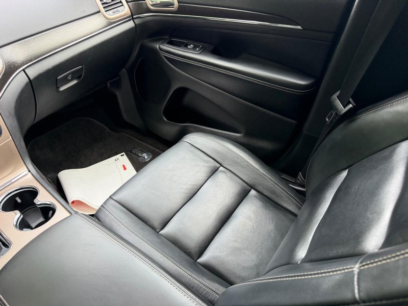 Jeep Grand Cherokee Vehicle Image 17