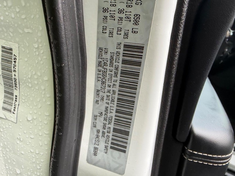 Jeep Grand Cherokee Vehicle Image 23