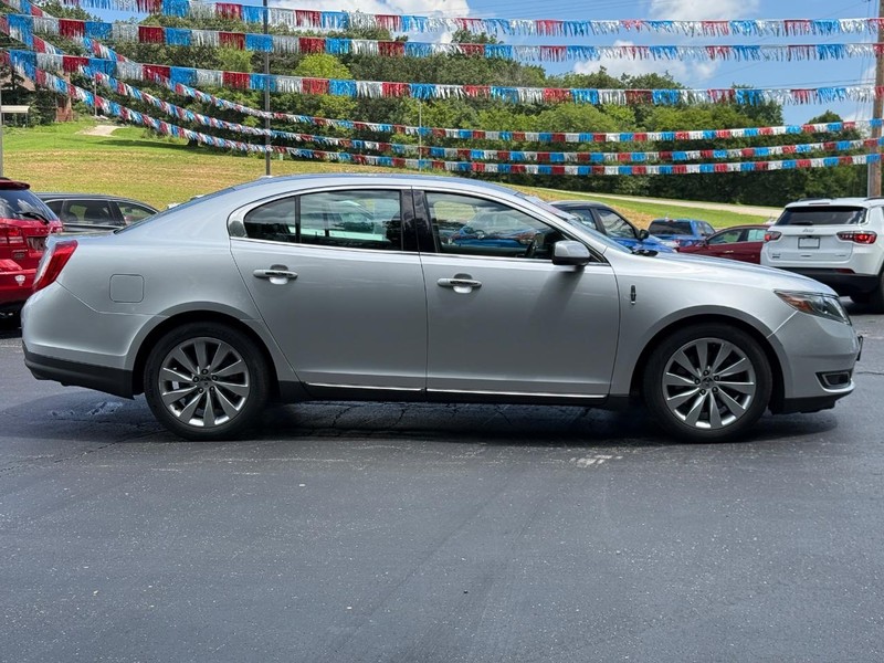 Lincoln MKS Vehicle Image 02