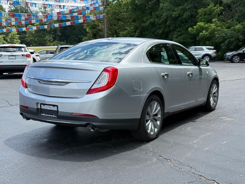 Lincoln MKS Vehicle Image 03