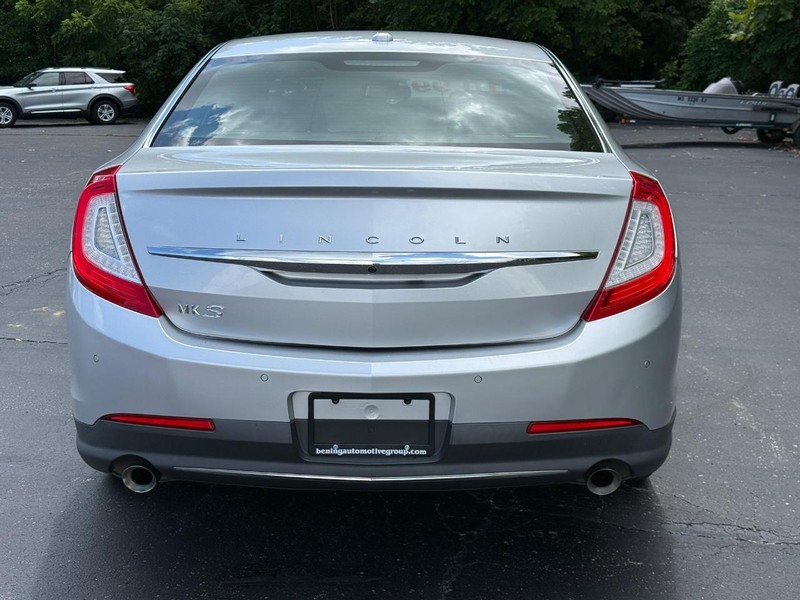 Lincoln MKS Vehicle Image 05