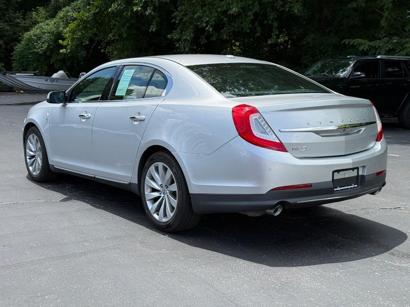 Lincoln MKS Vehicle Image 06