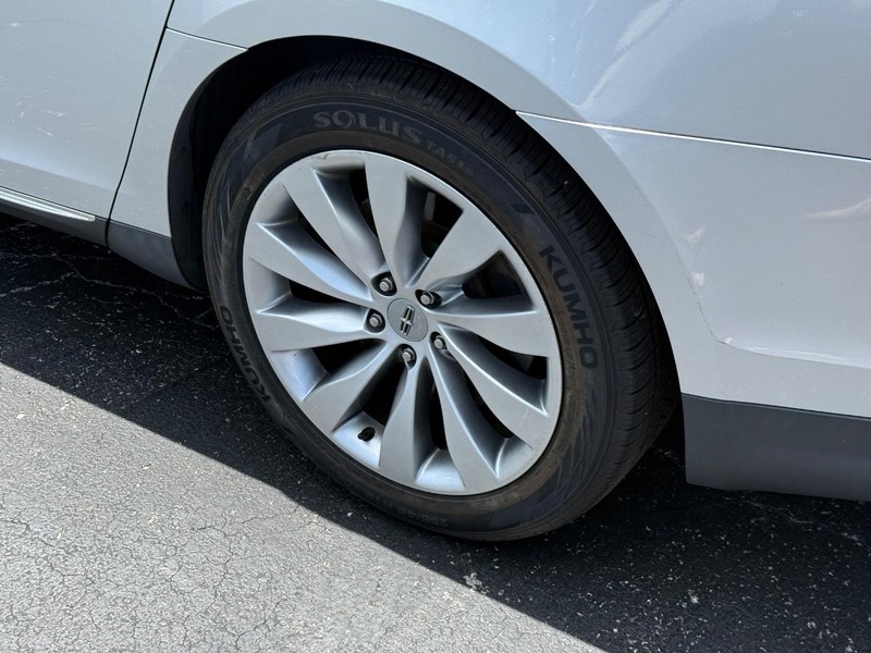 Lincoln MKS Vehicle Image 07