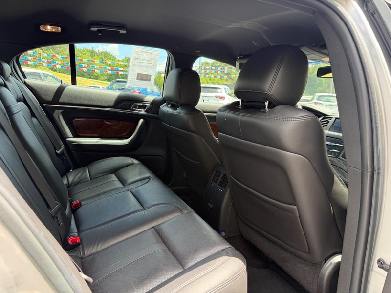 Lincoln MKS Vehicle Image 10