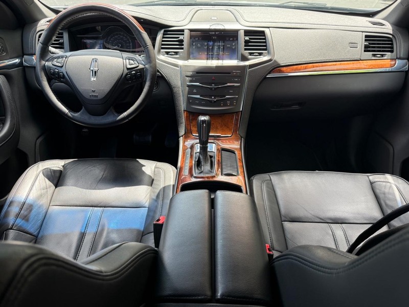 Lincoln MKS Vehicle Image 11