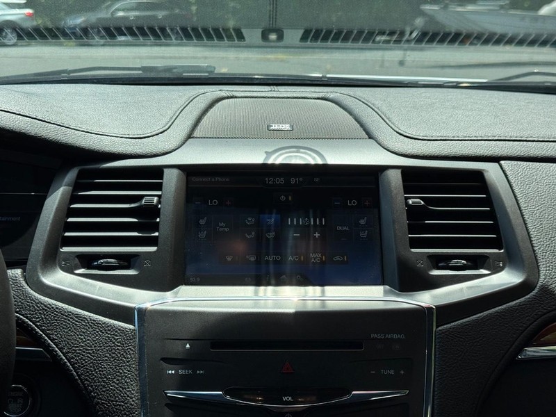 Lincoln MKS Vehicle Image 13