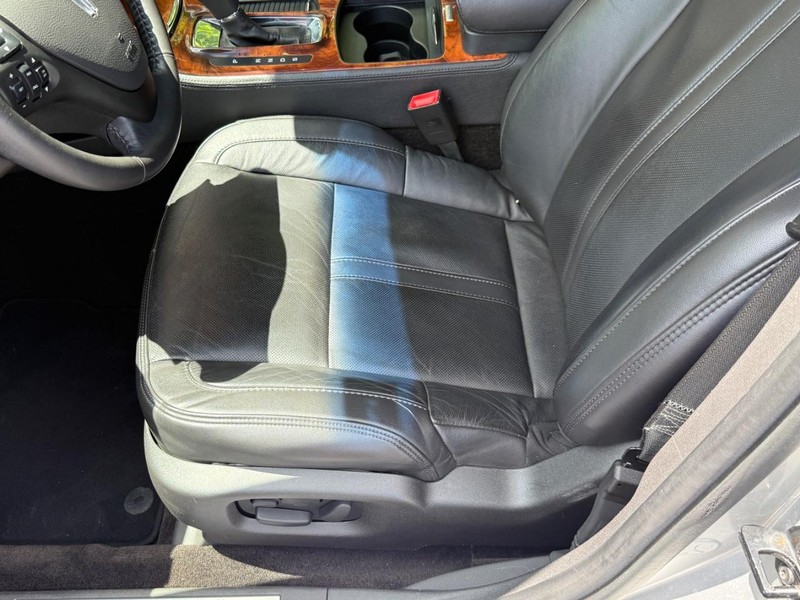Lincoln MKS Vehicle Image 16