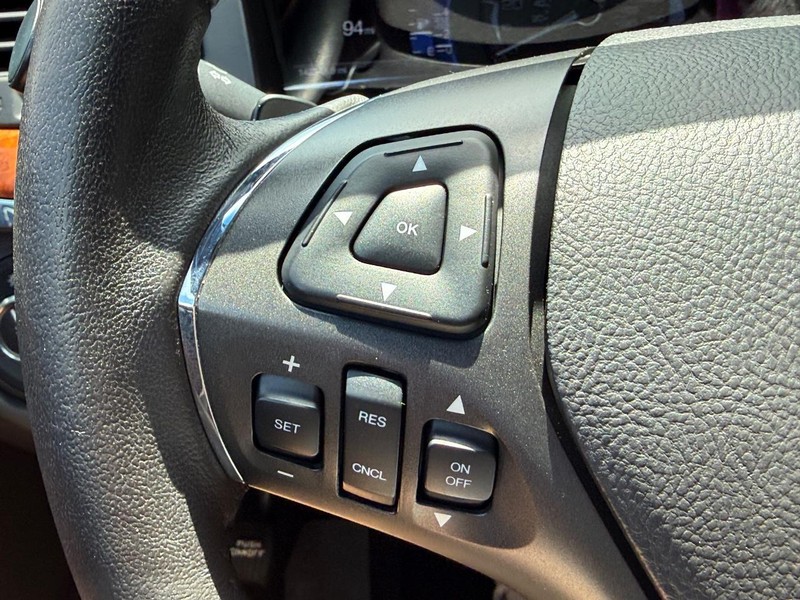 Lincoln MKS Vehicle Image 17