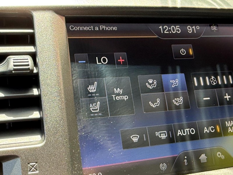 Lincoln MKS Vehicle Image 22