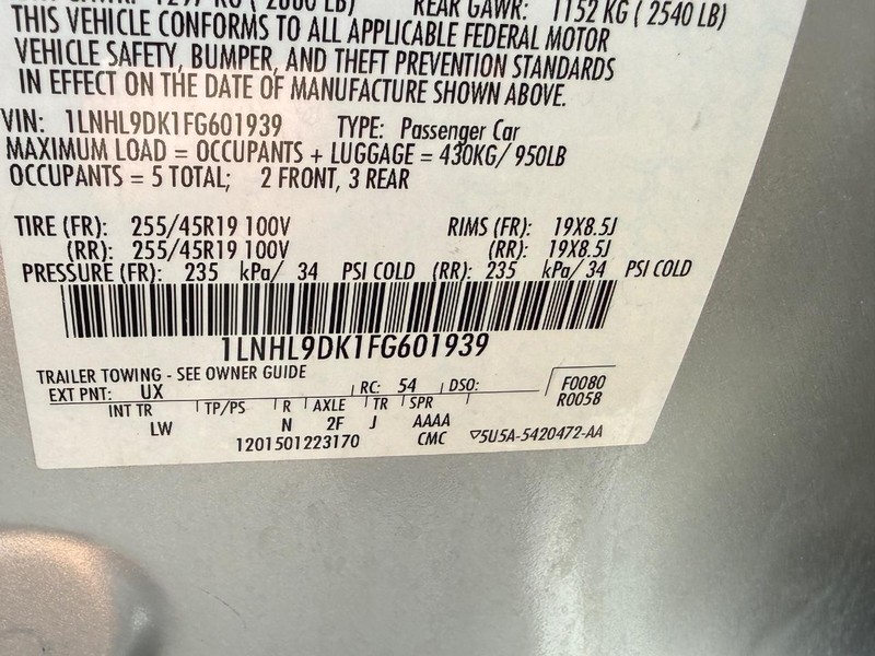 Lincoln MKS Vehicle Image 23