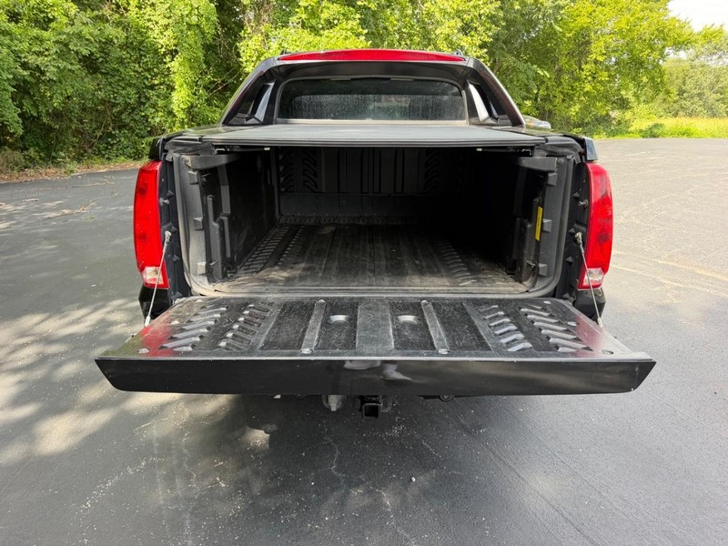 Cadillac Escalade EXT Vehicle Image 05
