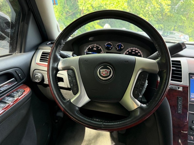 Cadillac Escalade EXT Vehicle Image 12