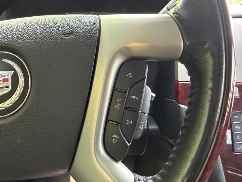 Cadillac Escalade EXT Vehicle Image 14