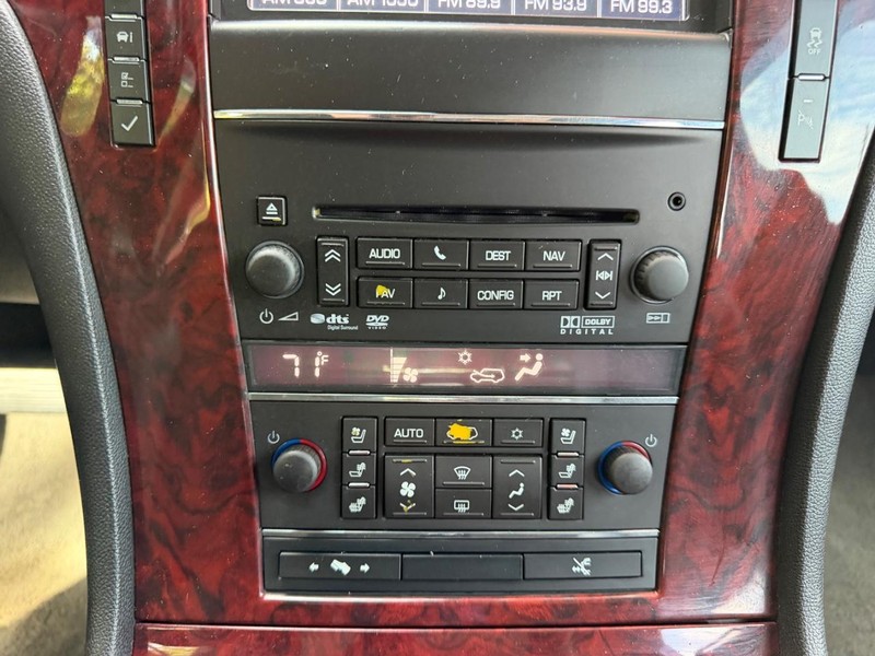 Cadillac Escalade EXT Vehicle Image 16