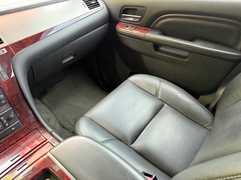 Cadillac Escalade EXT Vehicle Image 17