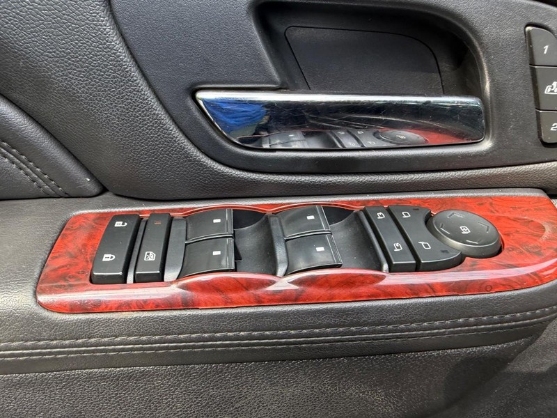 Cadillac Escalade EXT Vehicle Image 18