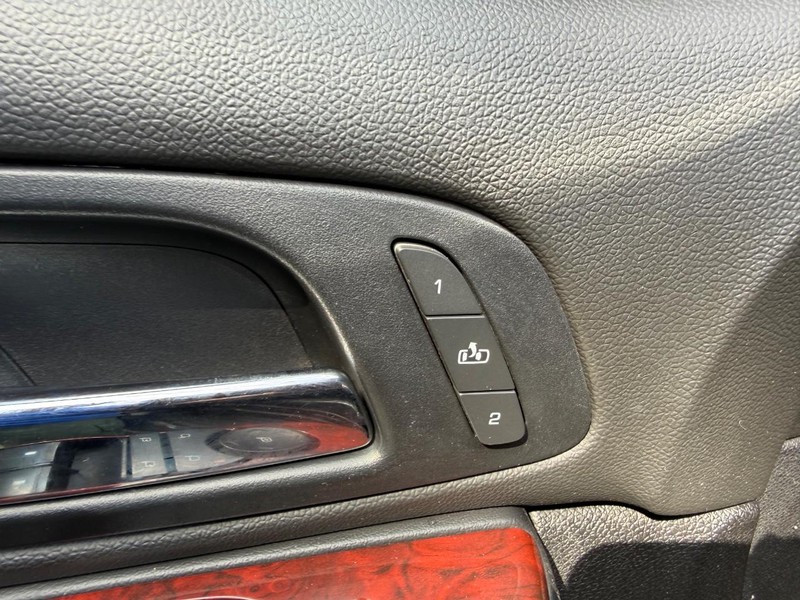 Cadillac Escalade EXT Vehicle Image 19