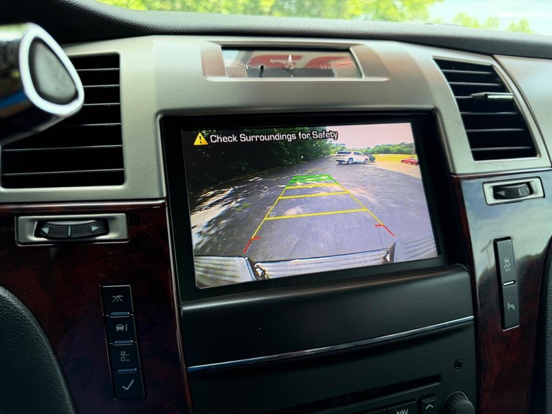 Cadillac Escalade EXT Vehicle Image 22