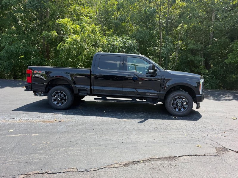 Ford Super Duty F-250 SRW Vehicle Image 02