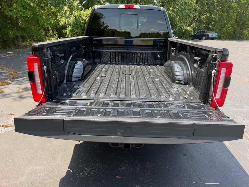 Ford Super Duty F-250 SRW Vehicle Image 05