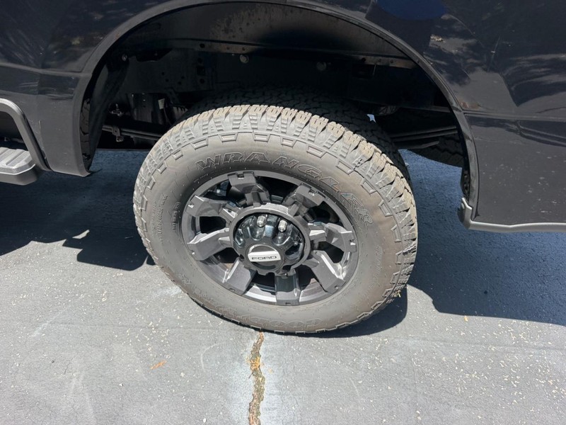 Ford Super Duty F-250 SRW Vehicle Image 06
