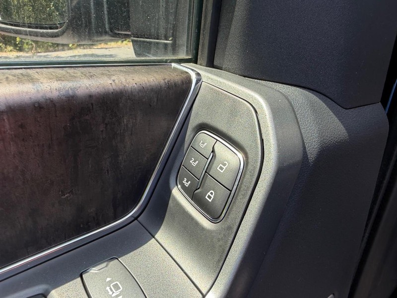 Ford Super Duty F-250 SRW Vehicle Image 17