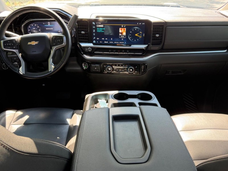 Chevrolet Silverado 2500HD Vehicle Image 09
