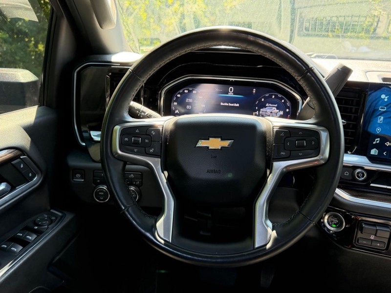 Chevrolet Silverado 2500HD Vehicle Image 10