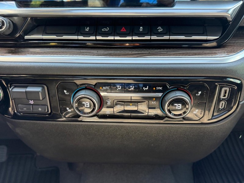 Chevrolet Silverado 2500HD Vehicle Image 14