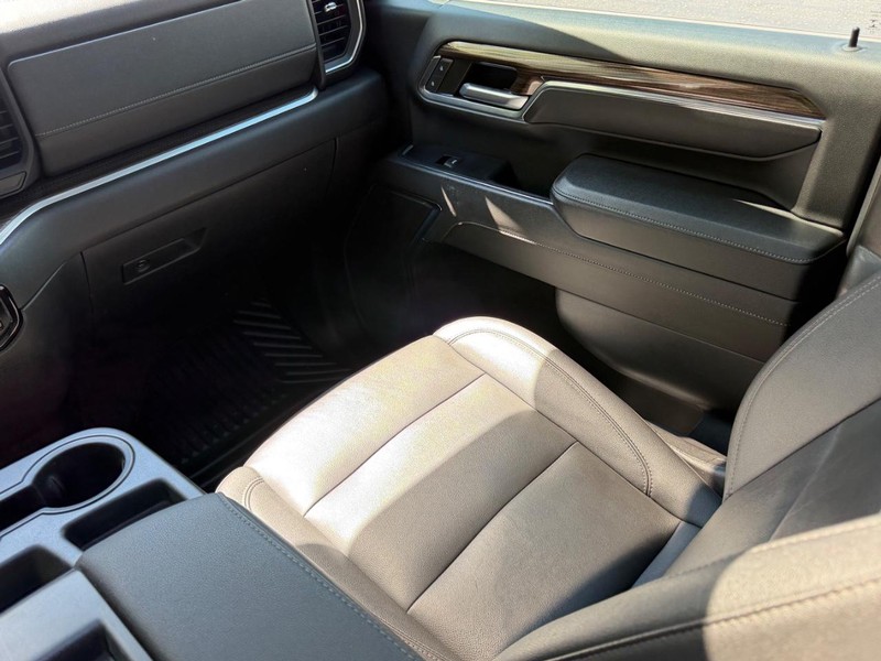 Chevrolet Silverado 2500HD Vehicle Image 15