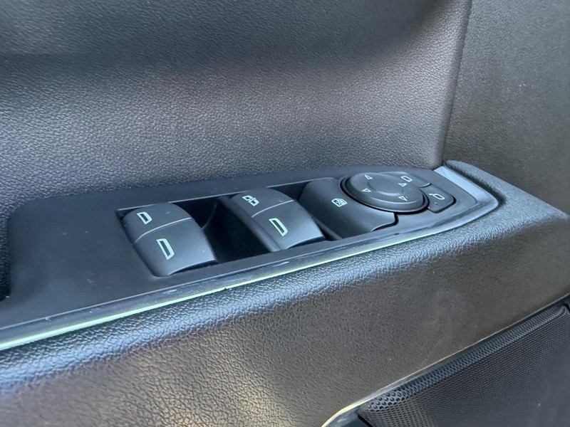 Chevrolet Silverado 2500HD Vehicle Image 16