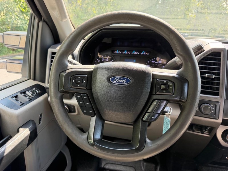 Ford Super Duty F-250 SRW Vehicle Image 09