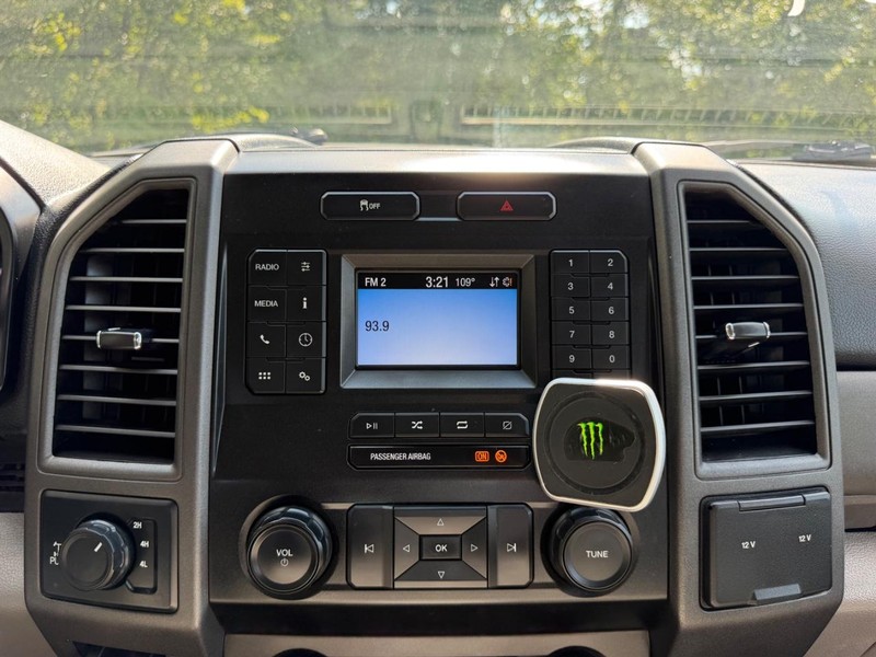 Ford Super Duty F-250 SRW Vehicle Image 12