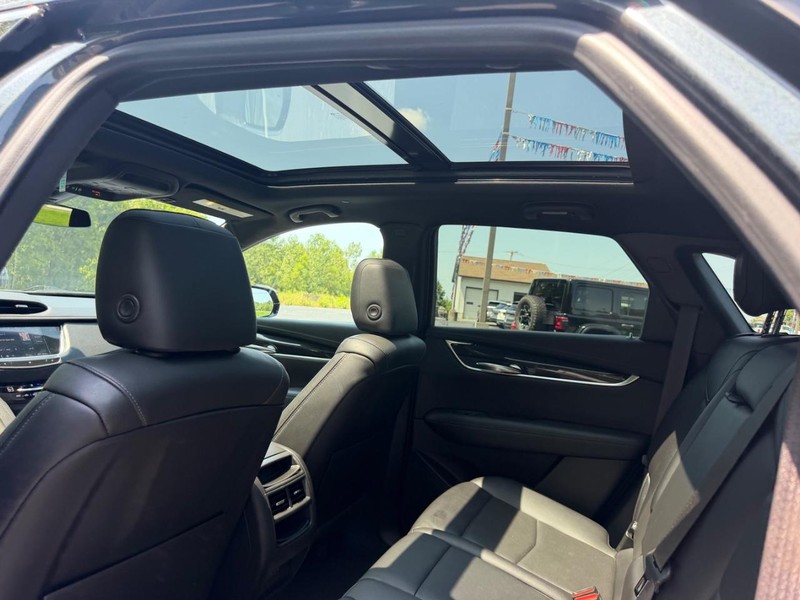 Cadillac XT5 Vehicle Image 09
