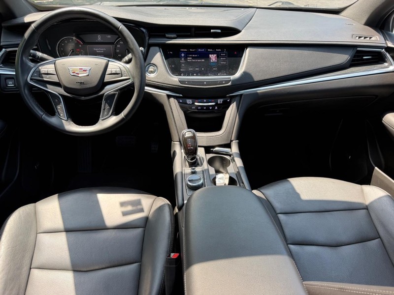 Cadillac XT5 Vehicle Image 10