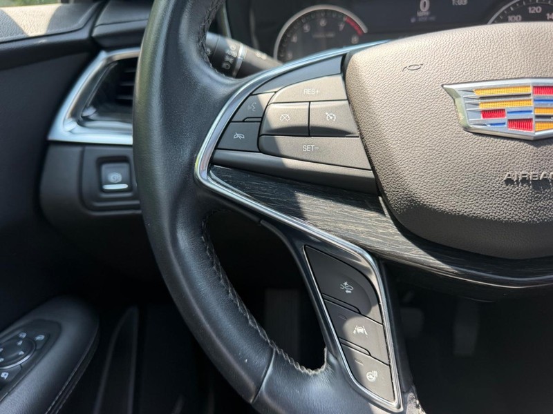 Cadillac XT5 Vehicle Image 12