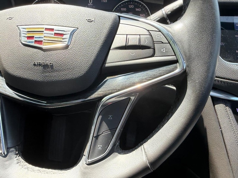 Cadillac XT5 Vehicle Image 13