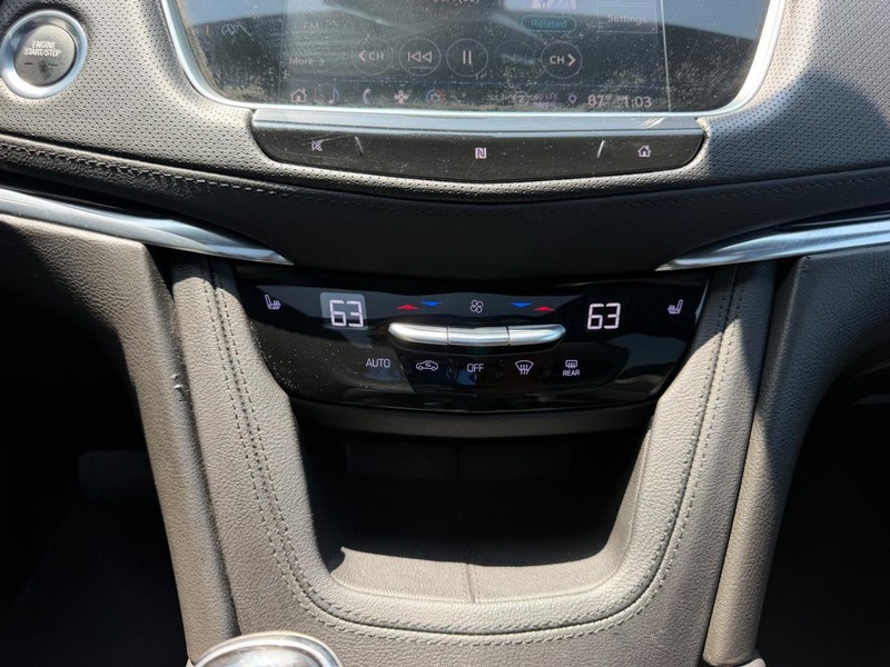 Cadillac XT5 Vehicle Image 15
