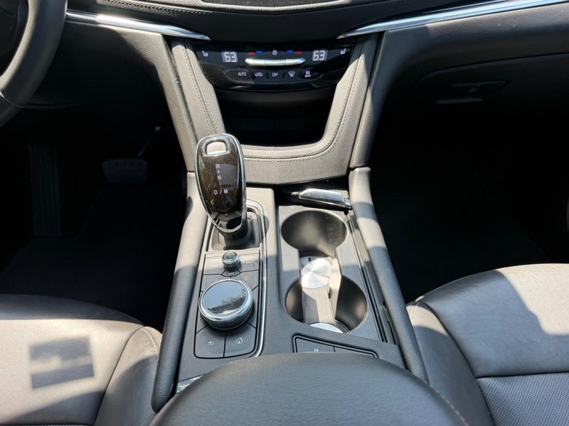 Cadillac XT5 Vehicle Image 16