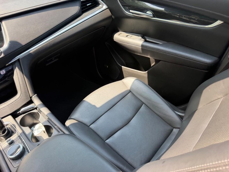 Cadillac XT5 Vehicle Image 17