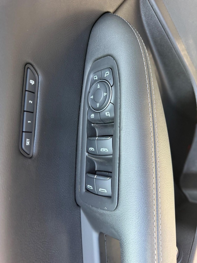 Cadillac XT5 Vehicle Image 18